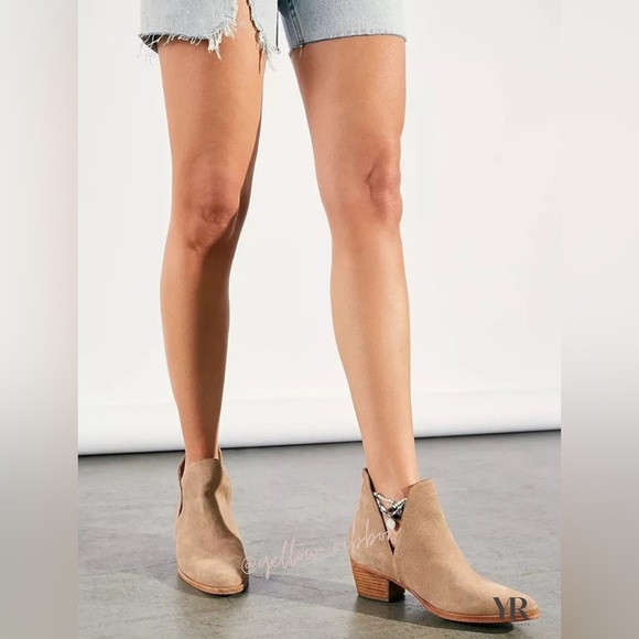 🆕 FREE PEOPLE | Charm Double V Ankle Boots | Size: 9.5 - Picture 2 of 5